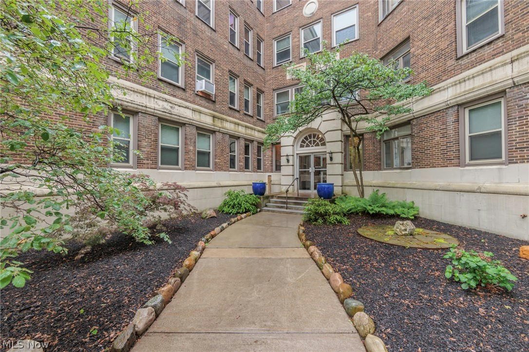 2330 EUCLID HEIGHTS BLVD APT 301, CLEVELAND HEIGHTS, OH 44106, photo 1 of 34