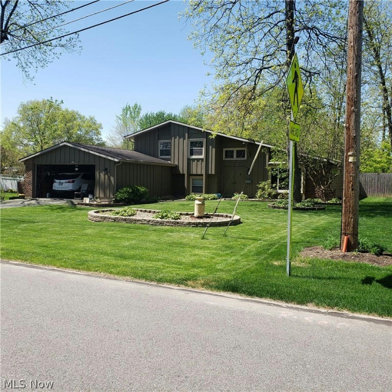 100 HICKORY HOLLOW DR, AMHERST, OH 44001, photo 1 of 8