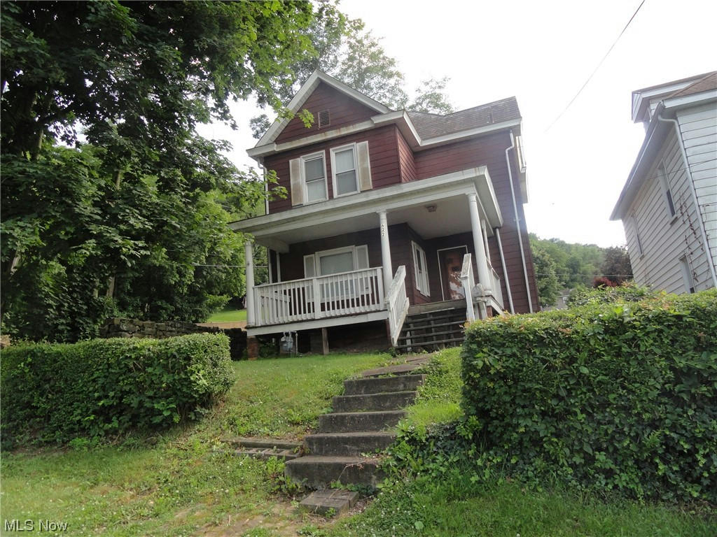 622 3RD ST, CHESTER, WV 26034, photo 1 of 20