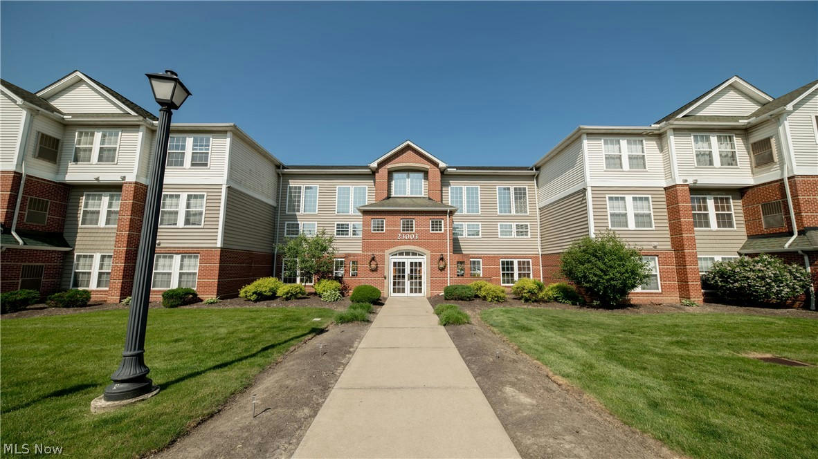 23003 CHANDLERS LN APT 113, OLMSTED FALLS, OH 44138, photo 1 of 22