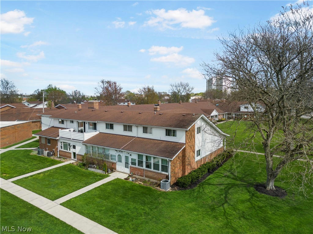 25500 COUNTRY CLUB BLVD UNIT 19, NORTH OLMSTED, OH 44070, photo 1 of 21