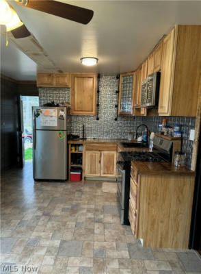 800 HUGGINS DR, WILLIAMSTOWN, WV 26187, photo 4 of 10