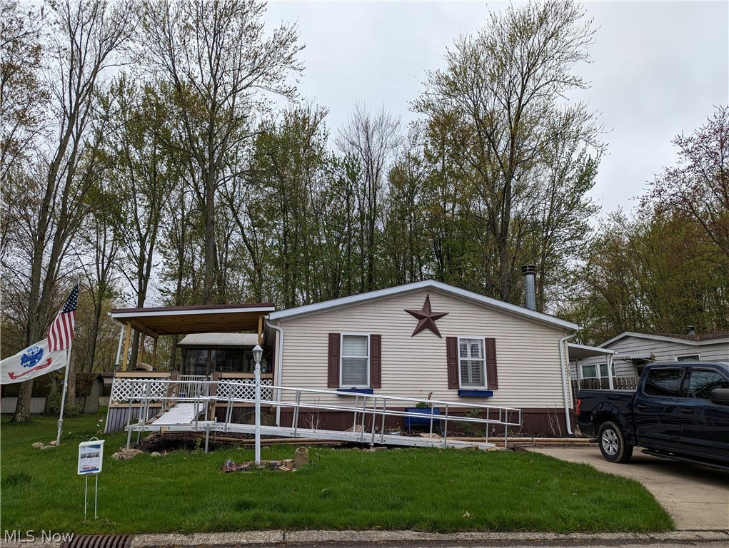 267 TWIN LAKES DR, ELYRIA, OH 44035, photo 1 of 15