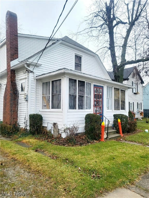 458 DELAWARE AVE, LORAIN, OH 44052, photo 1 of 5