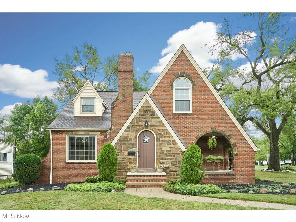 5901 WICKFIELD DR, CLEVELAND, OH 44130, photo 1 of 21